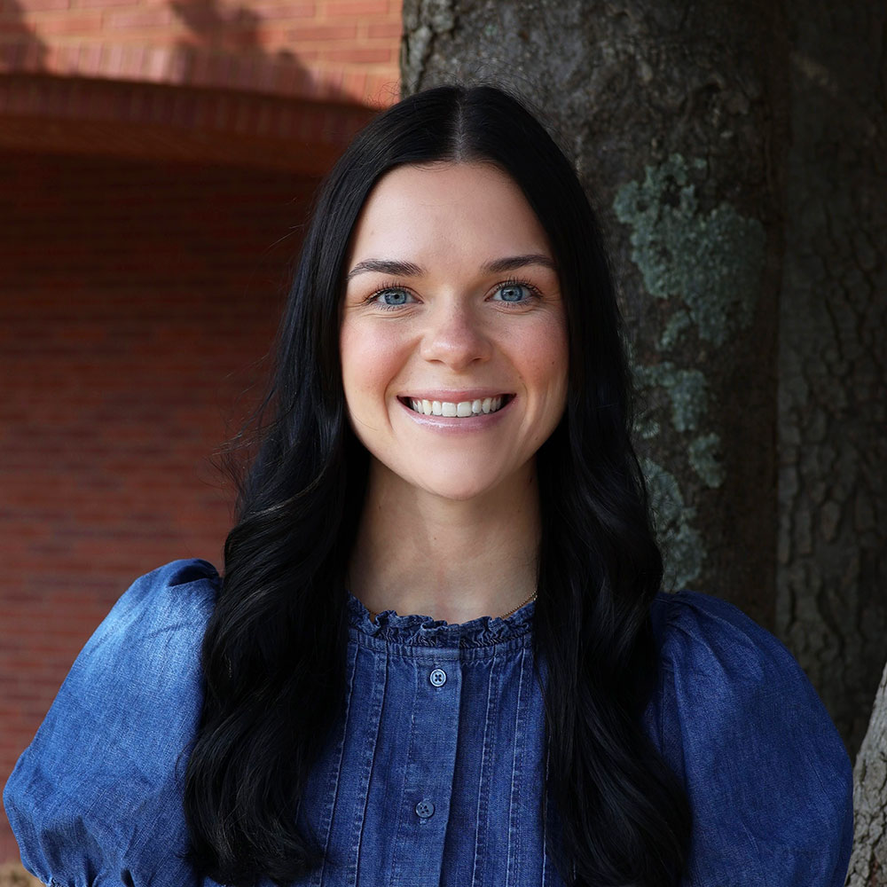 Sophie Kurdys, Account Assistant